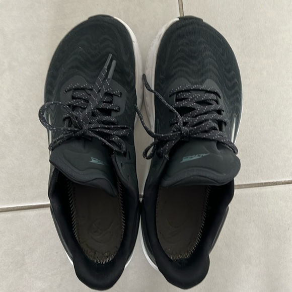 Altra women’s shoe - Picture 1 of 3